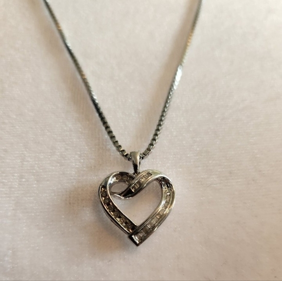 Silver Floating Heart Necklace - Picture 4 of 6